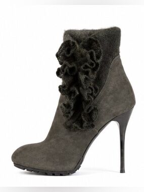 VERO Cuoio Italian Grey Suede Ruffle Stiletto Ankle Boot. Size 7.5